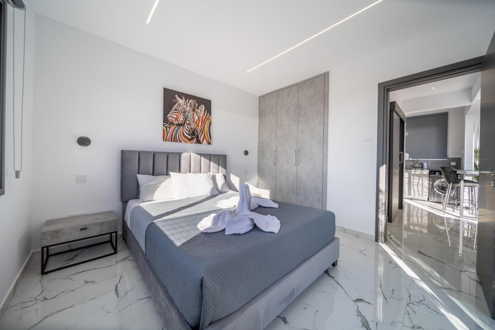 Hiddengems Residences 202 - The Lxr Penthouse - Pool & Steps To Appartement Paphos